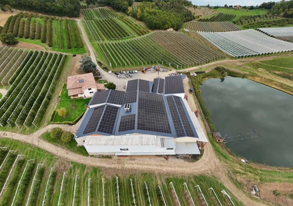 Réalisation photovoltaïque sur plusieurs toitures d'un bâtiments agricole 